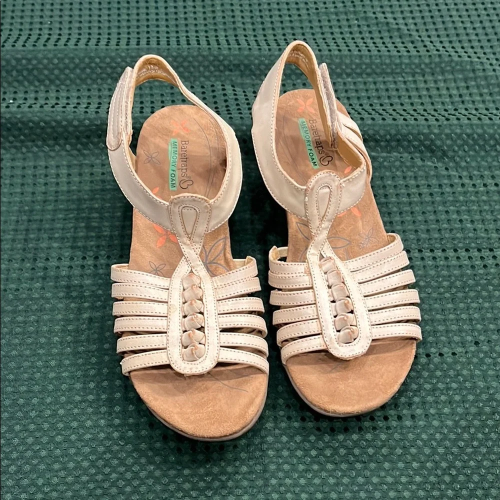 BareTraps‎ Women's Cream Sandals